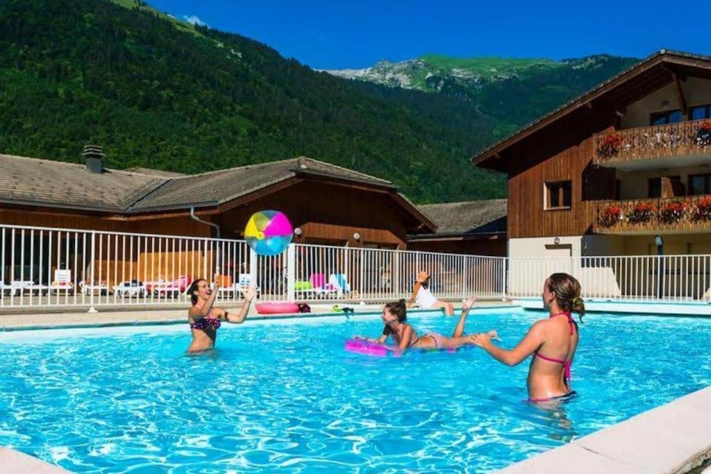 Bel Appartement En Residence Avec Piscines Samoens Bagian luar foto
