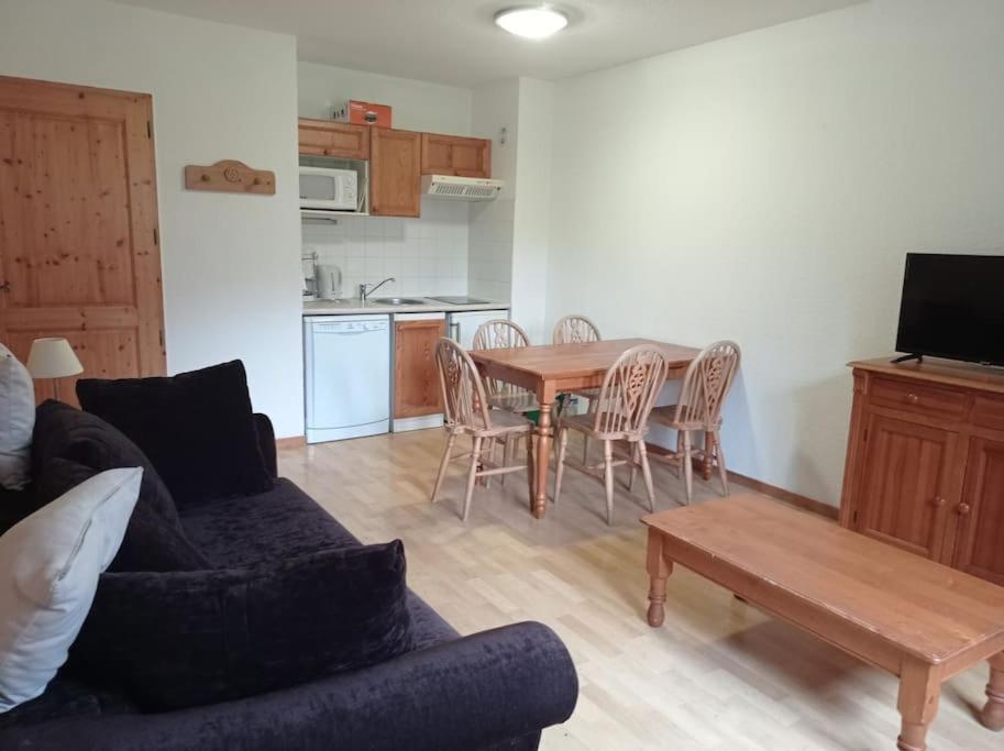 Bel Appartement En Residence Avec Piscines Samoens Bagian luar foto