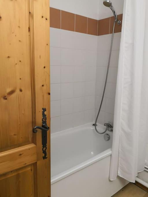 Bel Appartement En Residence Avec Piscines Samoens Bagian luar foto